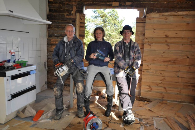 17-06-25 _ Loch in die Wand